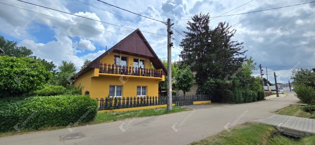 Eladó családi ház, Siófokon 145 M Ft, 10 szobás