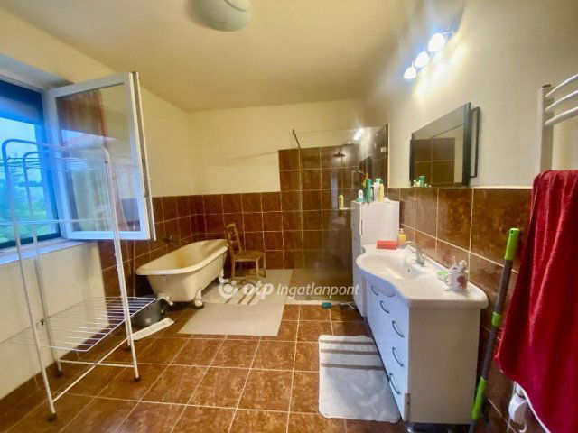 Eladó családi ház, Jászberényben 79.9 M Ft, 2 szobás