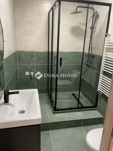 Eladó panellakás, Pécsett 53.9 M Ft, 3 szobás