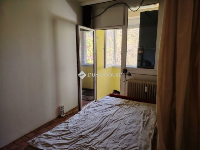 Eladó panellakás, Szegeden 58 M Ft, 4 szobás