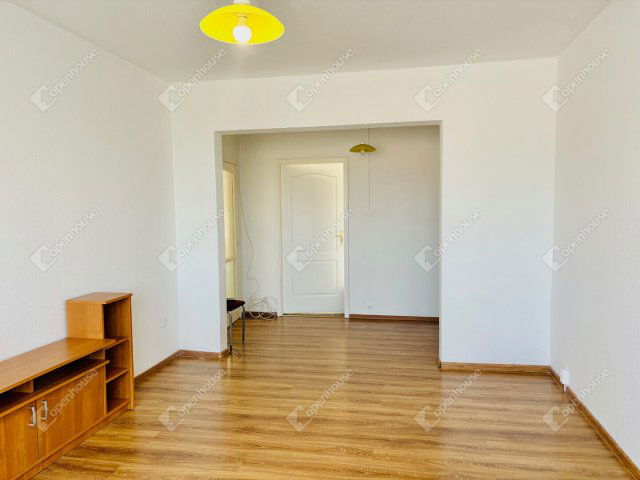 Eladó panellakás, Oroszlányban 27.99 M Ft, 2 szobás