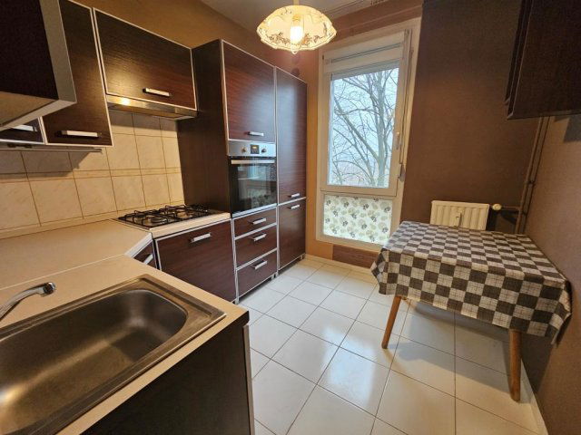 Eladó panellakás, Kaposváron, Béke utcában 31.9 M Ft, 2 szobás