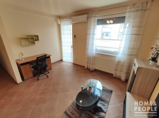 Kiadó téglalakás, albérlet, Szegeden 180 E Ft / hó, 2 szobás