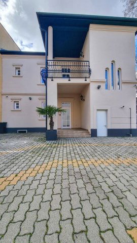 Kiadó üzlethelyiség, Nyíregyházán, Dózsa György utcában