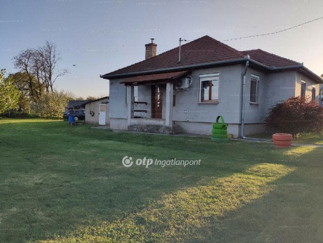 Eladó családi ház, Szorgalmatoson 33 M Ft, 3 szobás