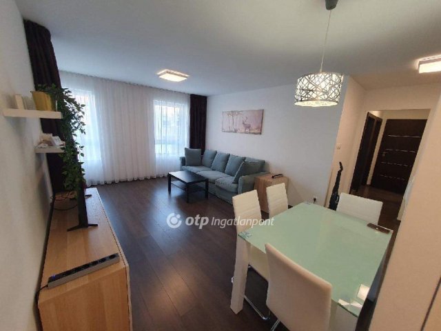 Kiadó téglalakás, albérlet, Szegeden 370 E Ft / hó, 3 szobás