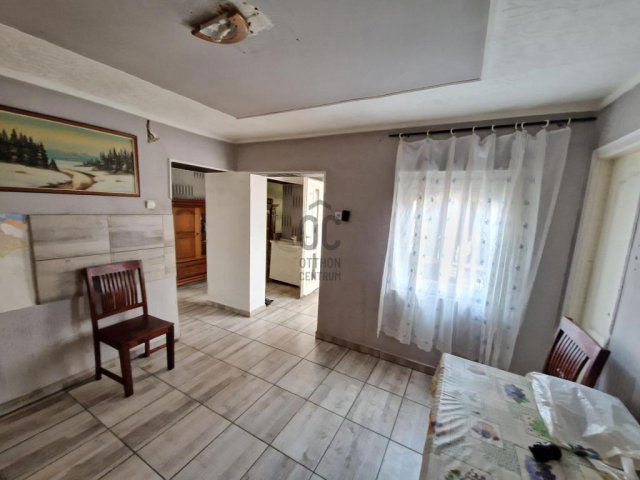 Eladó családi ház, Törtelen 20 M Ft, 3 szobás