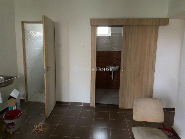 Eladó családi ház, Püspökladányban 30 M Ft, 4 szobás