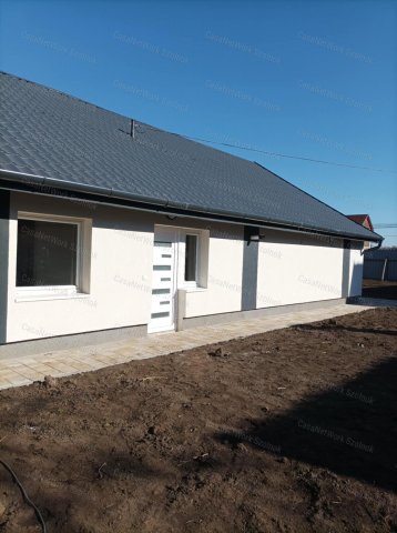 Eladó családi ház, Szolnokon 69 M Ft, 3 szobás