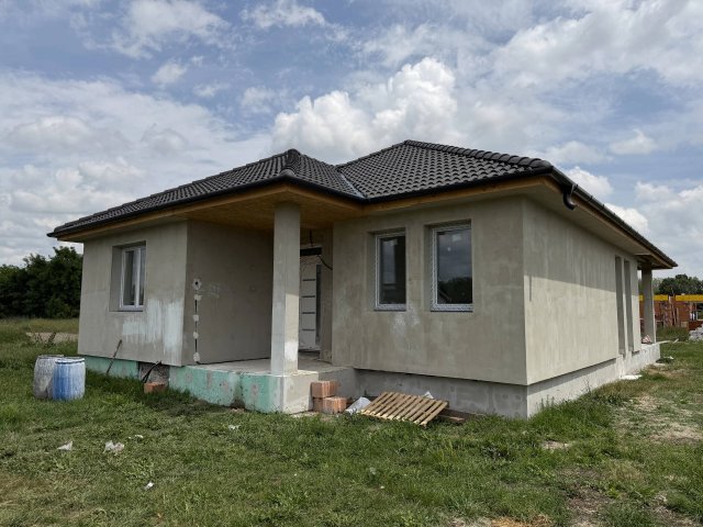 Eladó családi ház, Gyöngyöshalászon 74.99 M Ft, 4 szobás