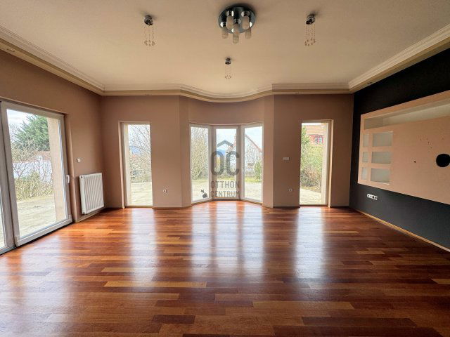 Eladó családi ház, Pilisborosjenőn 199.9 M Ft, 8 szobás