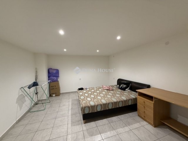 Eladó téglalakás, Budapesten, XX. kerületben 72 M Ft, 5 szobás