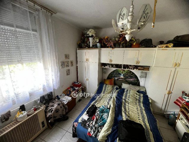 Eladó téglalakás, Egerben 34 M Ft, 2 szobás