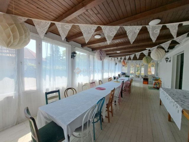 Eladó hotel, Galgahévízen 215 M Ft, 16 szobás