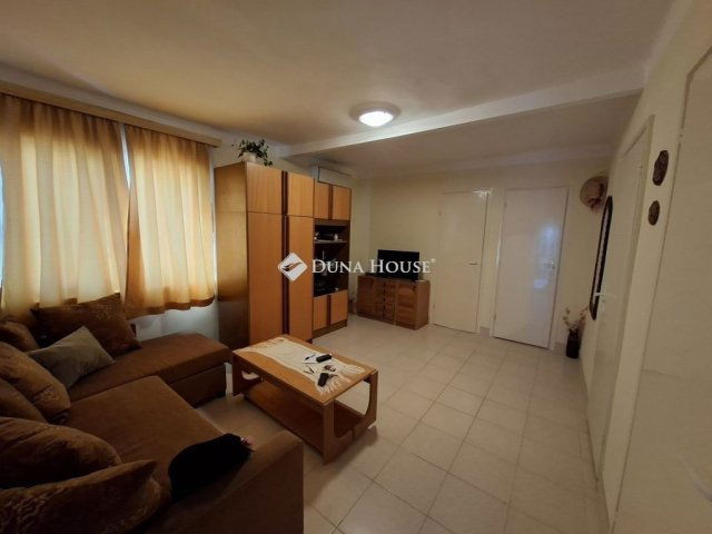 Eladó nyaraló, Siófokon 65 M Ft, 4 szobás / költözzbe.hu