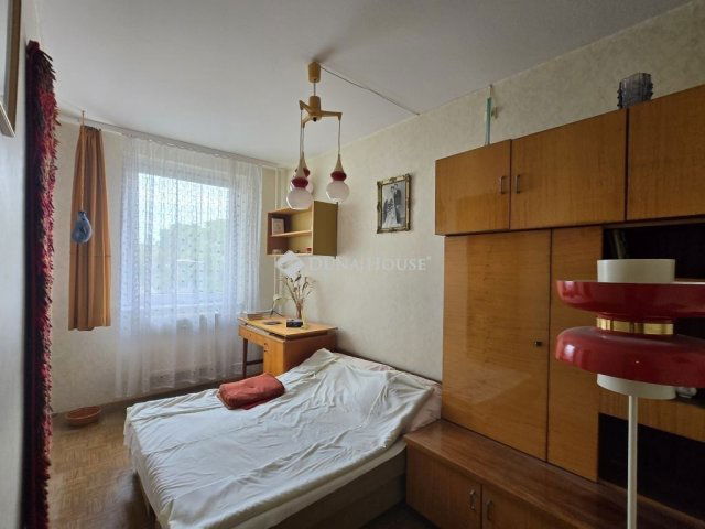 Eladó panellakás, Várpalotán 47 M Ft, 3 szobás