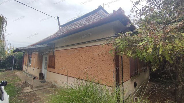 Eladó családi ház, Paposon 8 M Ft, 2 szobás