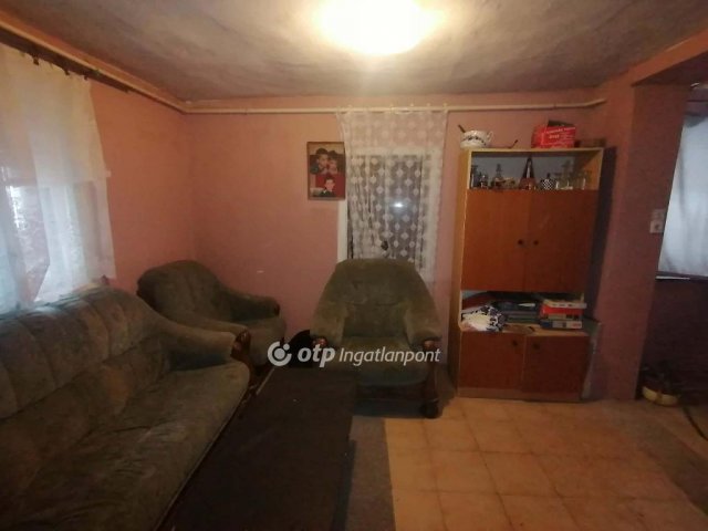 Eladó családi ház, Kecelen 10 M Ft, 1+1 szobás