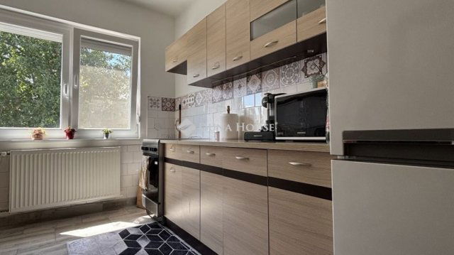 Eladó téglalakás, Zircen 54.5 M Ft, 2 szobás