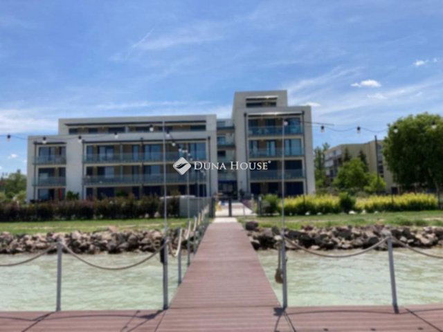 Eladó téglalakás, Fonyódon 93 M Ft, 2 szobás