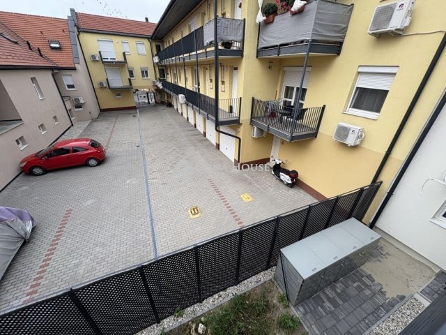 Eladó téglalakás, Pápán 89.5 M Ft, 4 szobás