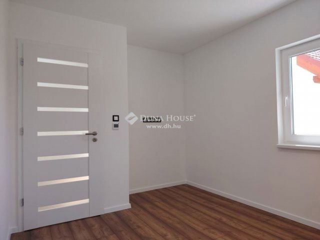Eladó téglalakás, Budapesten, XVI. kerületben 69.9 M Ft