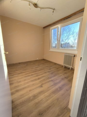Eladó panellakás, Győrött 49.9 M Ft, 2+1 szobás