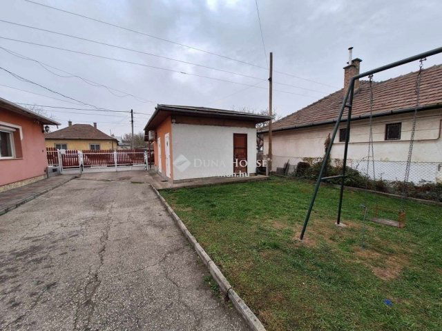 Eladó családi ház, Dunaharasztin 100 M Ft, 5 szobás