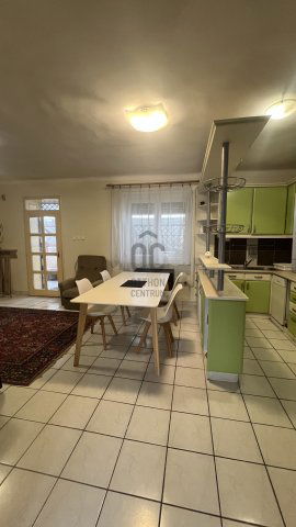 Eladó családi ház, Pécsett 129.9 M Ft, 6 szobás