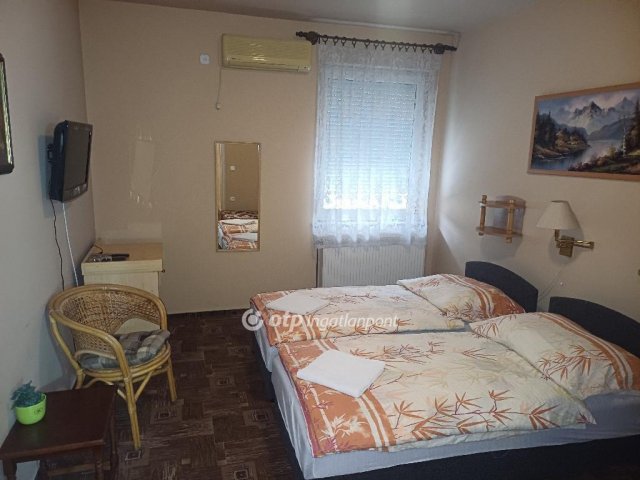 Eladó családi ház, Nagykanizsán 250 M Ft, 10 szobás