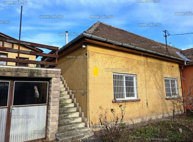 Eladó családi ház, Budapesten, III. kerületben 140 M Ft