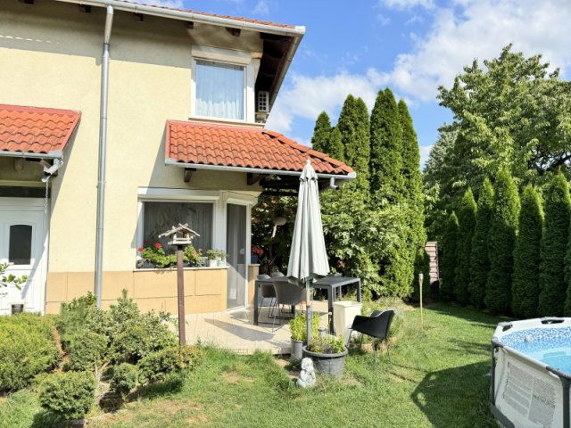 Eladó téglalakás, Pécsett 79.99 M Ft, 3 szobás