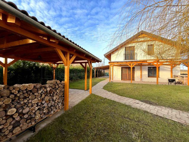 Eladó családi ház, Balatonmáriafürdőn 259 M Ft, 15 szobás
