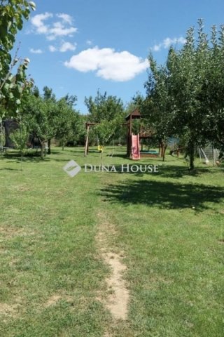 Eladó családi ház, Pécsett 94.99 M Ft, 4 szobás