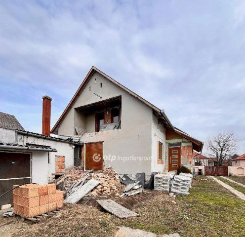 Eladó családi ház, Bólyban 45.9 M Ft, 4 szobás
