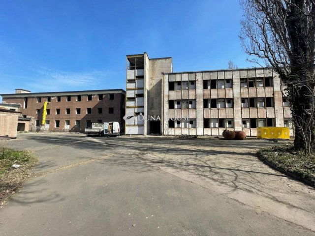 Eladó ipari ingatlan, Dunaújvárosban 180 M Ft