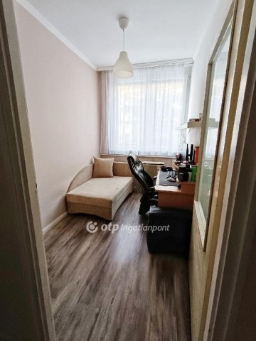 Eladó téglalakás, Szigetszentmiklóson 79.9 M Ft, 2+2 szobás