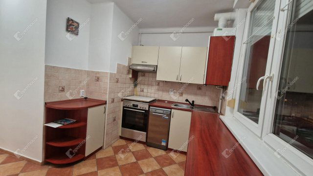 Kiadó téglalakás, albérlet, Komáromban 220 E Ft / hó, 2 szobás