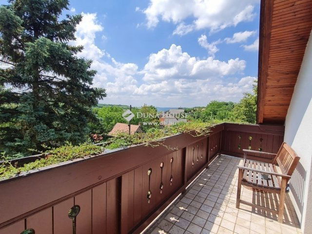 Eladó családi ház, Kesztölcön 118.9 M Ft, 6 szobás