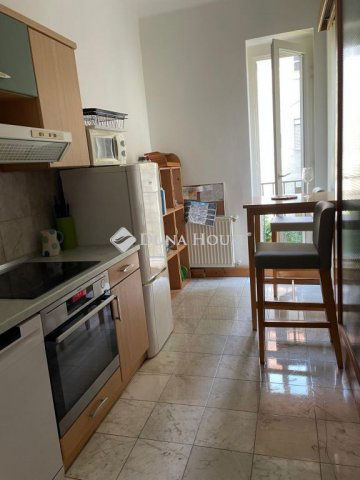 Kiadó téglalakás, albérlet, Pécsett 200 E Ft / hó, 3 szobás