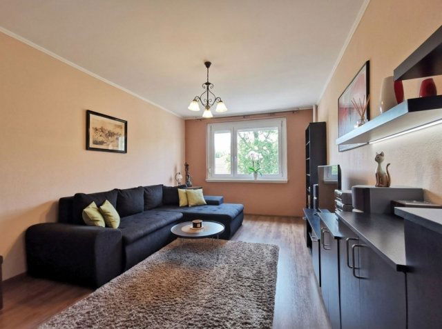 Eladó panellakás, Székesfehérvárott 58.9 M Ft, 3 szobás