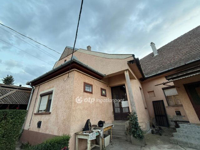 Eladó családi ház, Mezőtúron 11.5 M Ft, 2 szobás