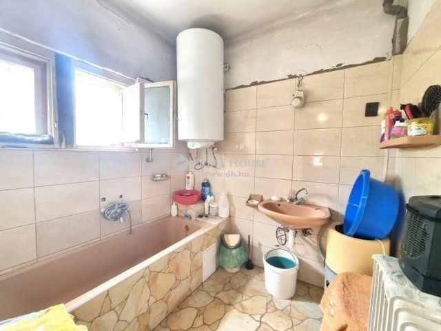 Eladó családi ház, Tápiószecsőn 54.9 M Ft, 3 szobás