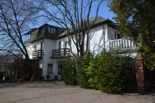 Eladó hotel, Balatonalmádiban 750 M Ft, 13 szobás