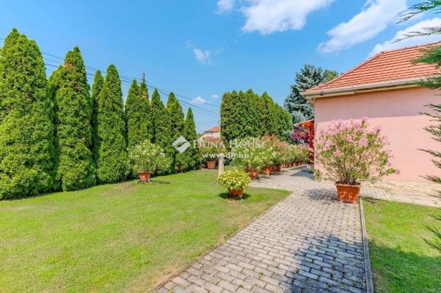 Eladó családi ház, Dorogon 61 M Ft, 2 szobás