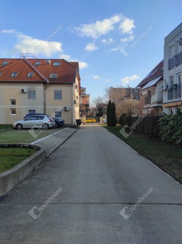 Eladó téglalakás, Szegeden 61.9 M Ft, 2 szobás