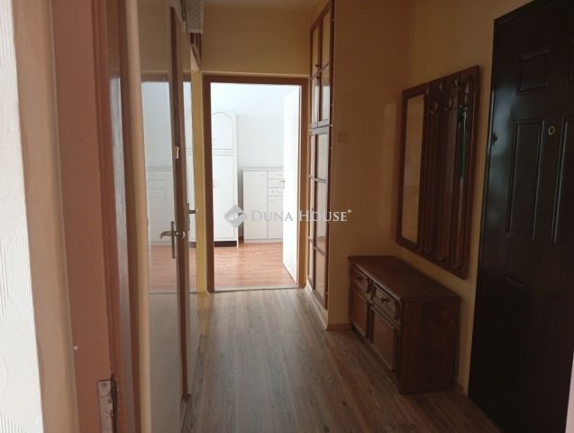 Kiadó panellakás, albérlet, Tatabányán 165 E Ft / hó, 2 szobás