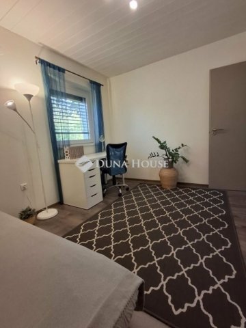 Eladó családi ház, Velencén 179 M Ft, 6 szobás