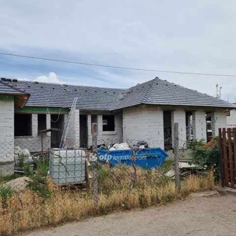 Eladó ikerház, Dabason 35 M Ft, 4 szobás / költözzbe.hu