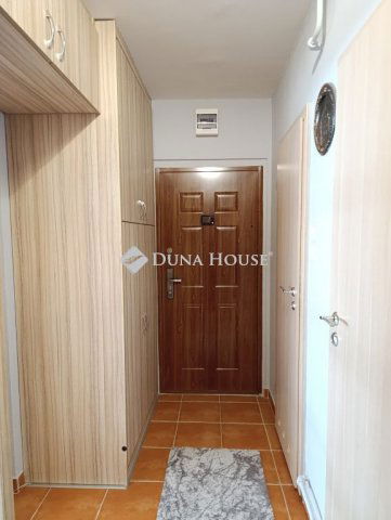 Eladó panellakás, Pécsett 63.5 M Ft, 3 szobás